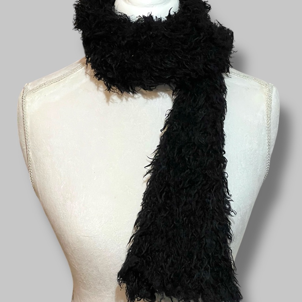 Elegant Shag-Style Black Scarf